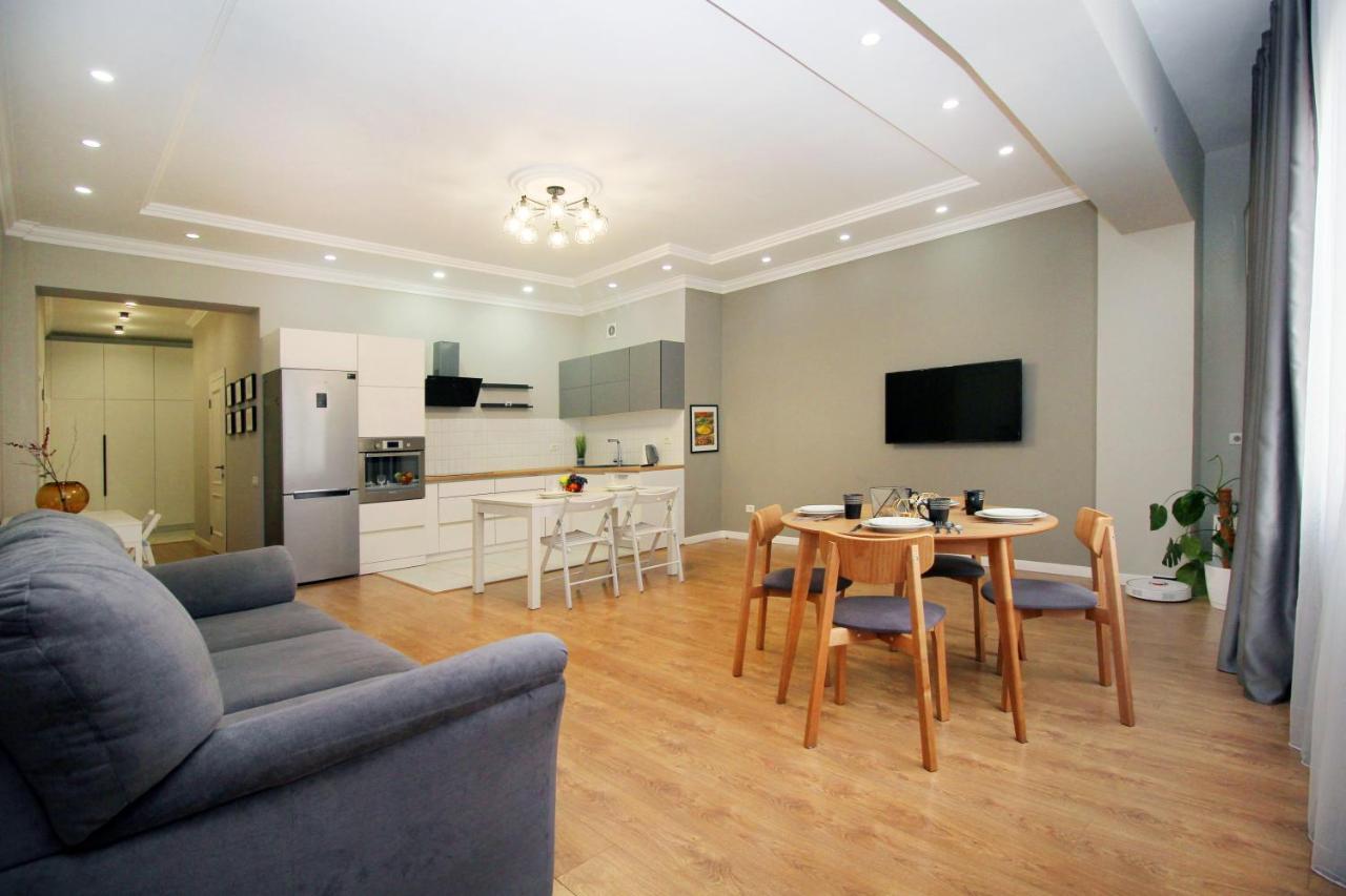 Perfect Spacious Apartment 356 Almaty Luaran gambar